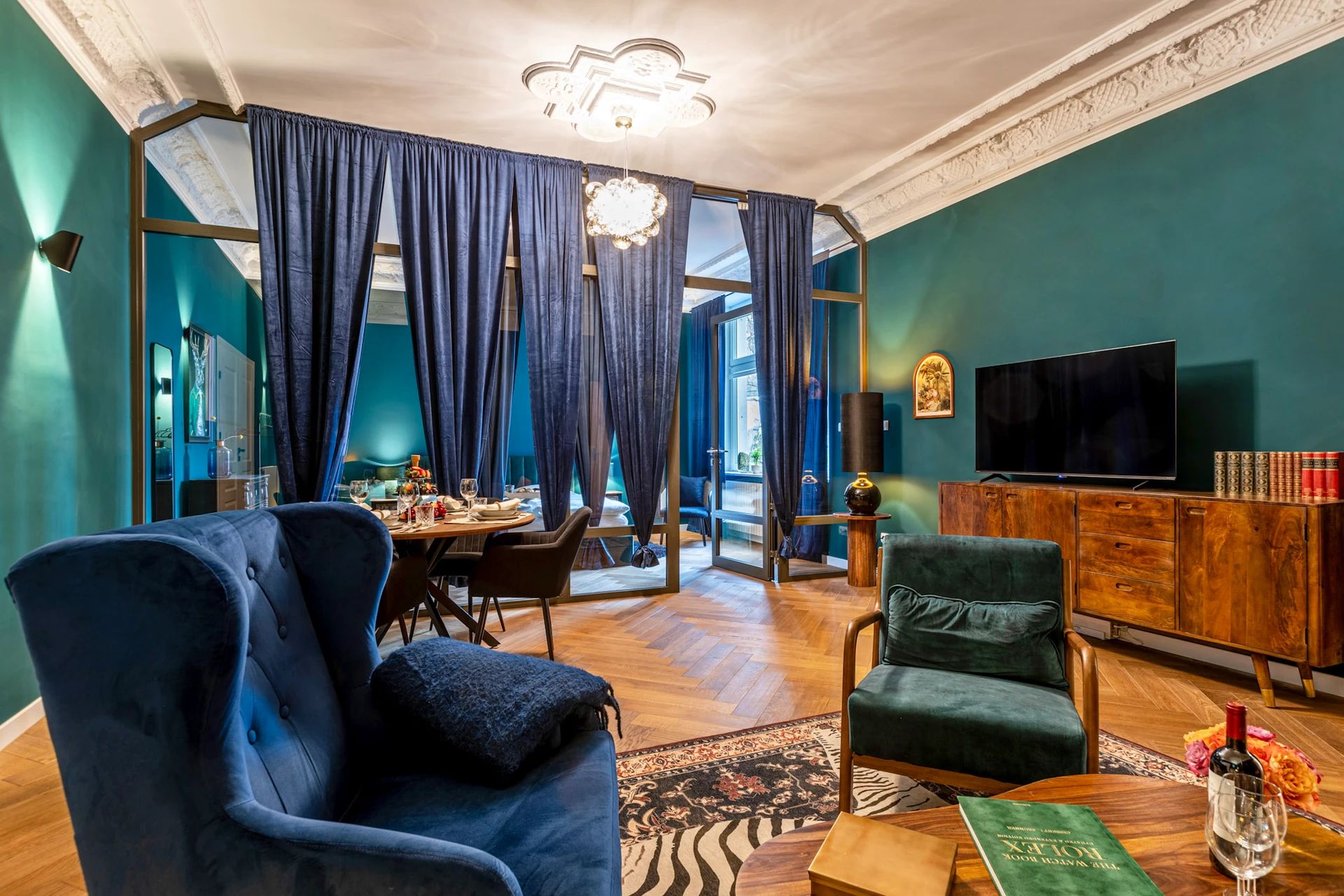 einrichtungsstil-altbauwohnung-berlin Eleganter Altbau trifft auf zeitgemäßes Wohnkonzept